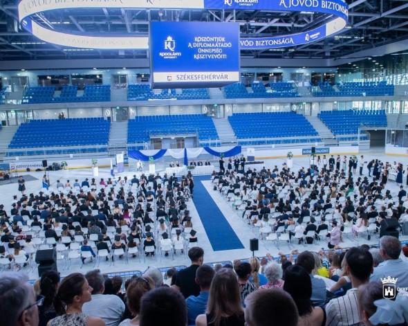 Közel nyolcszázan diplomáztak a Kodolányi János Egyetemen Közel nyolcszázan diplomáztak a Kodolányi János Egyetemen