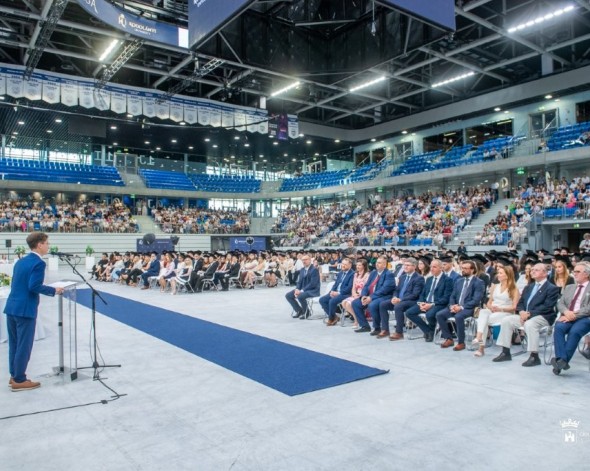 Nyolcszázan diplomáztak a Kodolányi János Egyetemen
